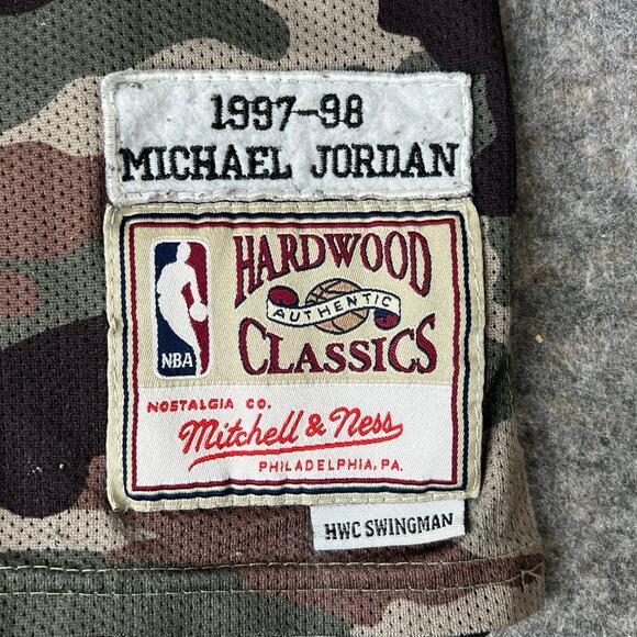 NBA Mens Chicago Bulls Michael Jordan #23 Basketball Camo Jersey ‘97-98 Size XL - Picture 2 of 8